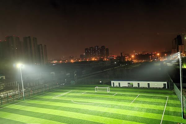 如何选择专业的球场照明灯具，需要注意的？